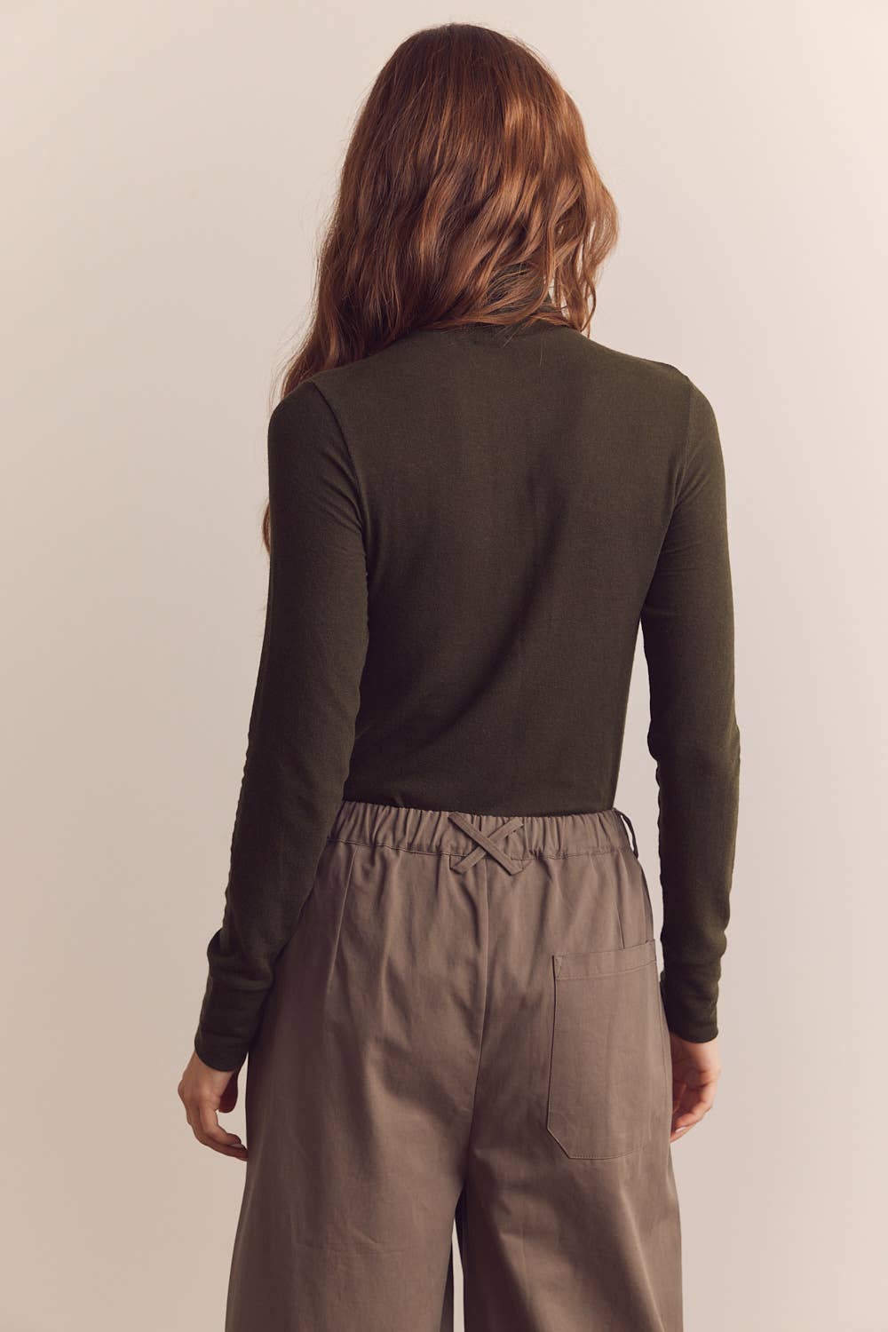 Wool blend lightweight turtleneck: D.Olive / Solid