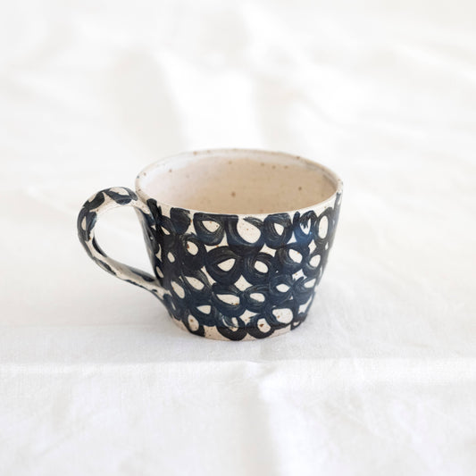 Coffee mug with black pattern