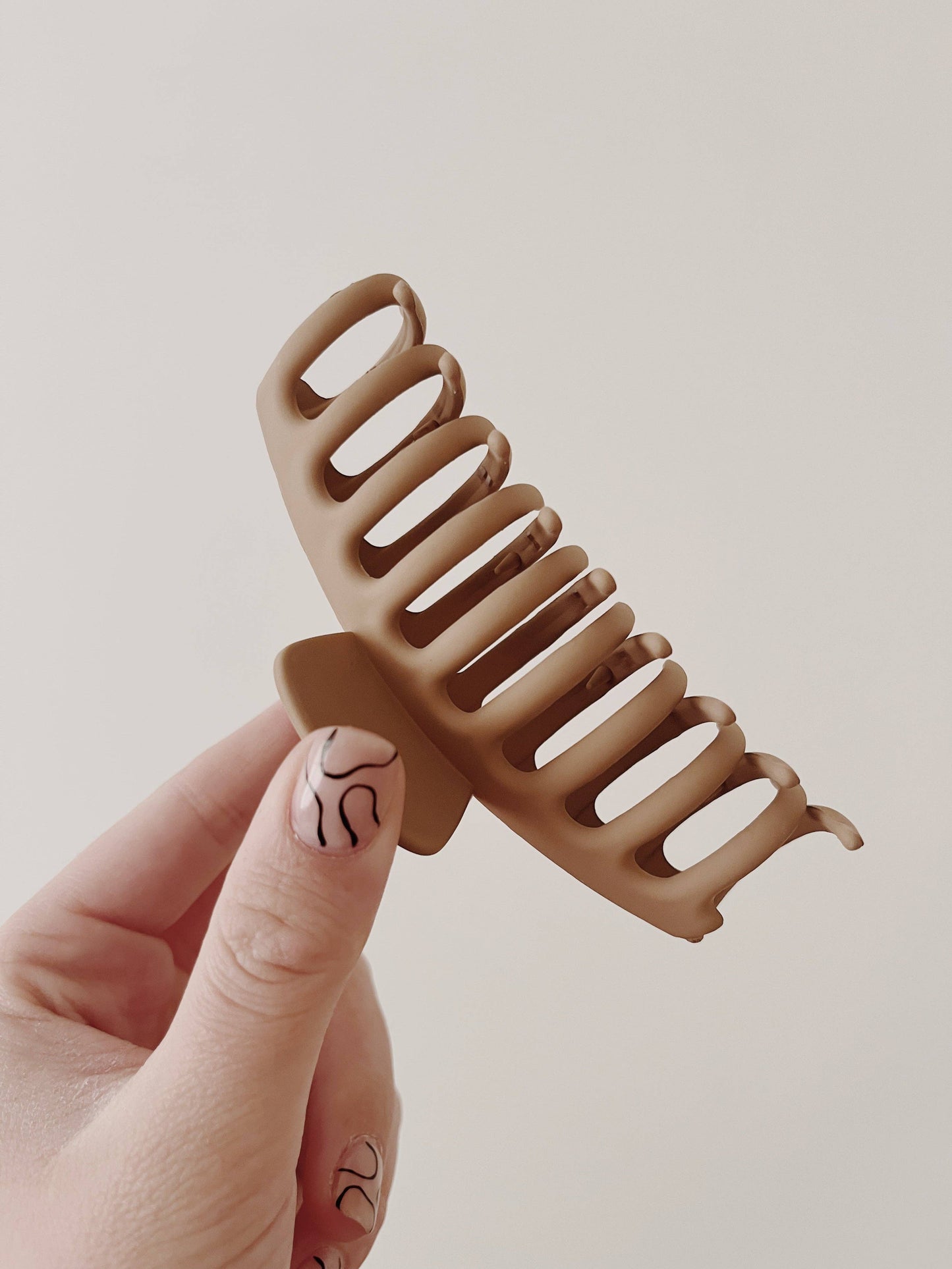 Liza Brown Claw Clip