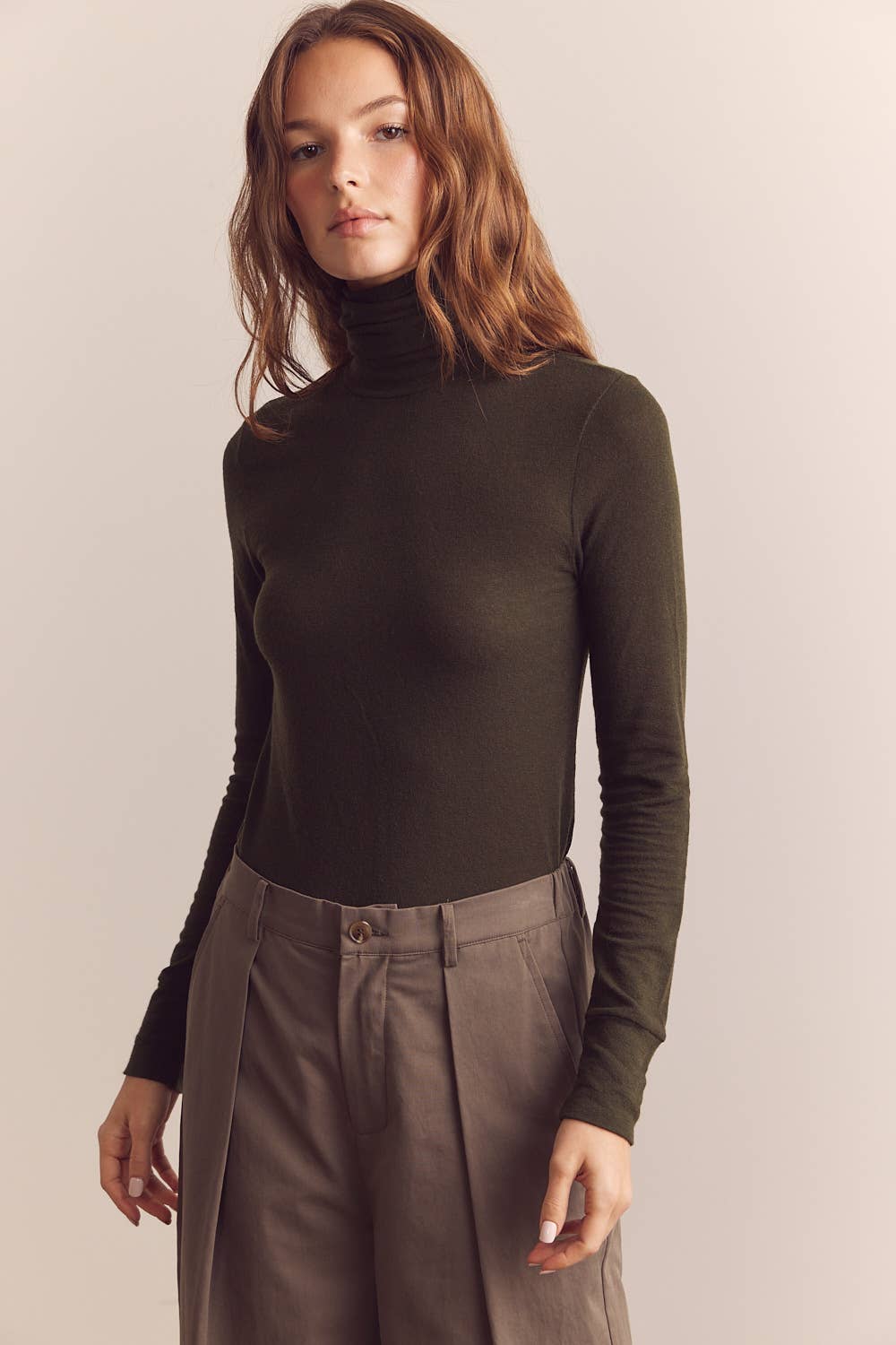 Wool blend lightweight turtleneck: D.Olive / Solid