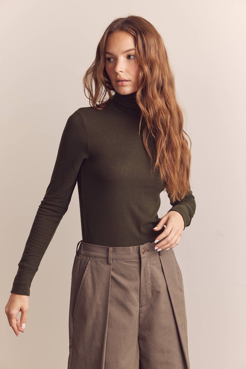 Wool blend lightweight turtleneck: D.Olive / Solid