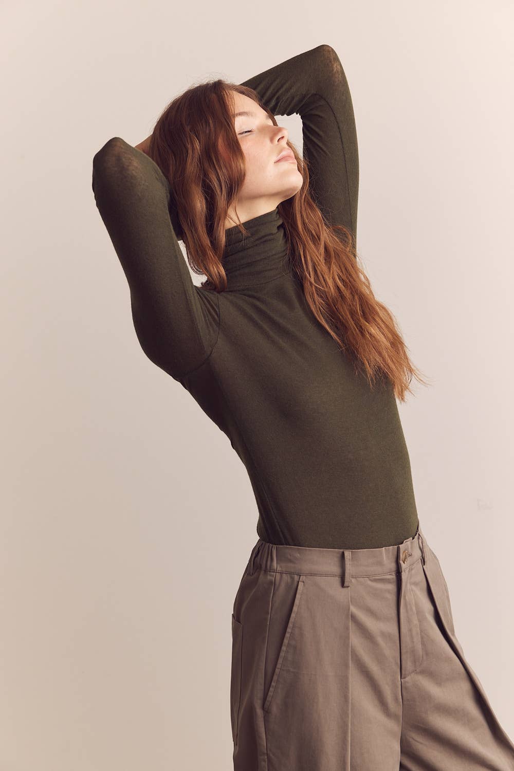 Wool blend lightweight turtleneck: D.Olive / Solid