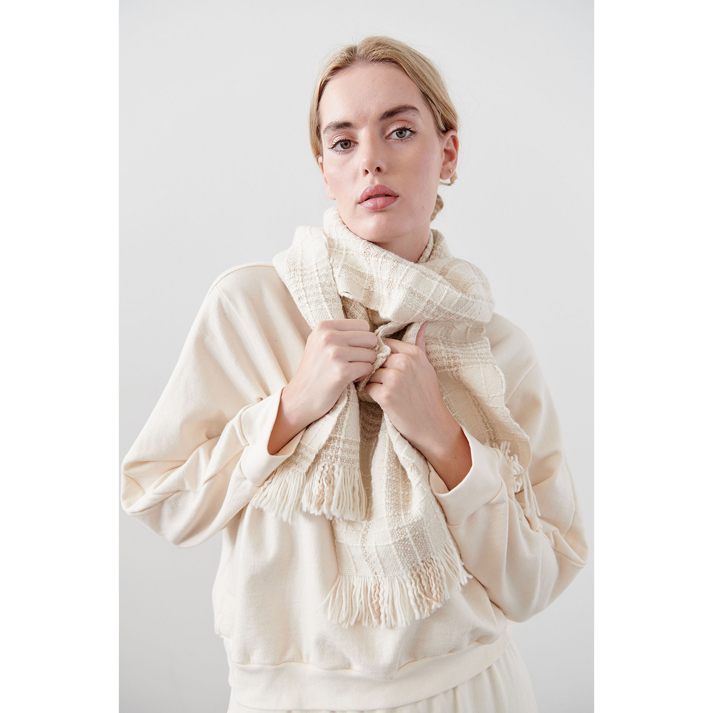 Wol Hide Narrow Woven Poncho