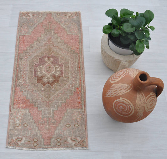 Zara Vintage Hand Knotted Wool Rug