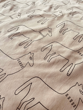 Load image into Gallery viewer, Po-em Handloomed Coverlet Dusty
