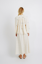 Load image into Gallery viewer, Mirth Faro Blouse in Cream with Blue Jamdani
