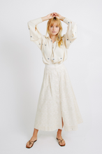 Load image into Gallery viewer, Mirth Faro Blouse in Cream with Blue Jamdani
