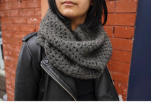 Load image into Gallery viewer, New York Native Lattice Cowl
